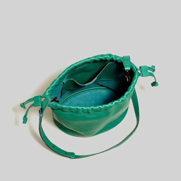 New leather bucket crossbody from Madewell - Picture 2 of 4